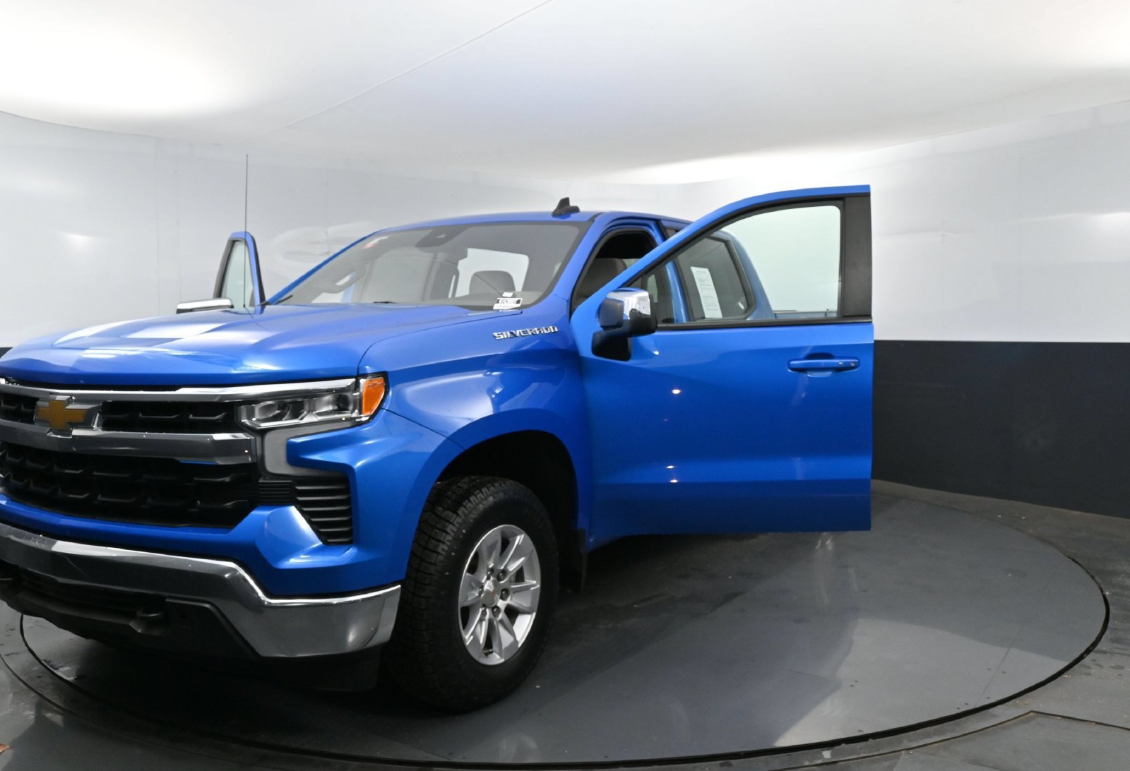 Used 2025 Chevrolet Silverado 1500 LT AWD/4WD image 22