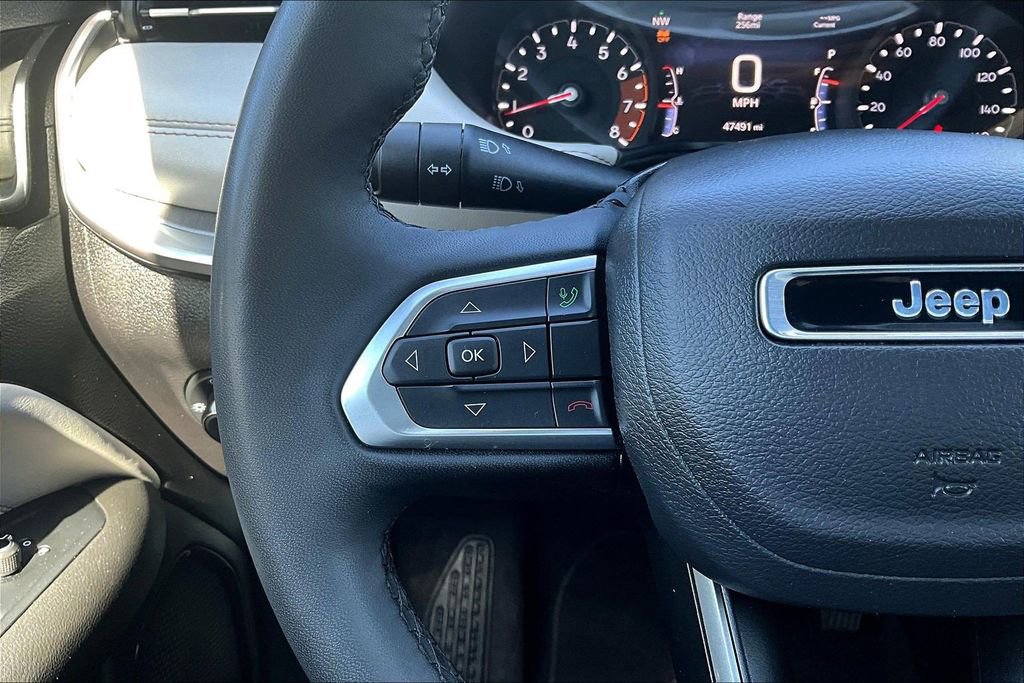 Used 2025 Jeep Compass Limited AWD/4WD image 12