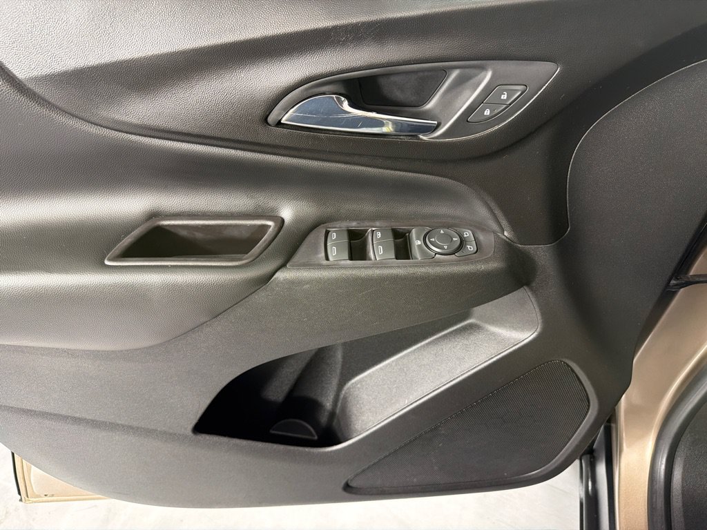 Used 2018 Chevrolet Equinox LT FWD image 11