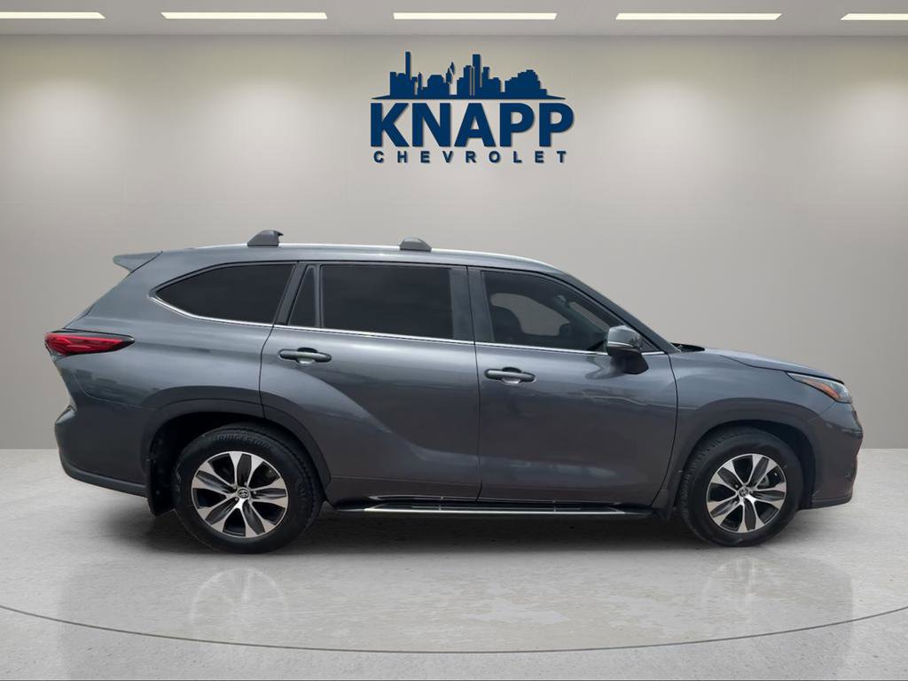 Used 2020 Toyota Highlander XLE FWD image 6