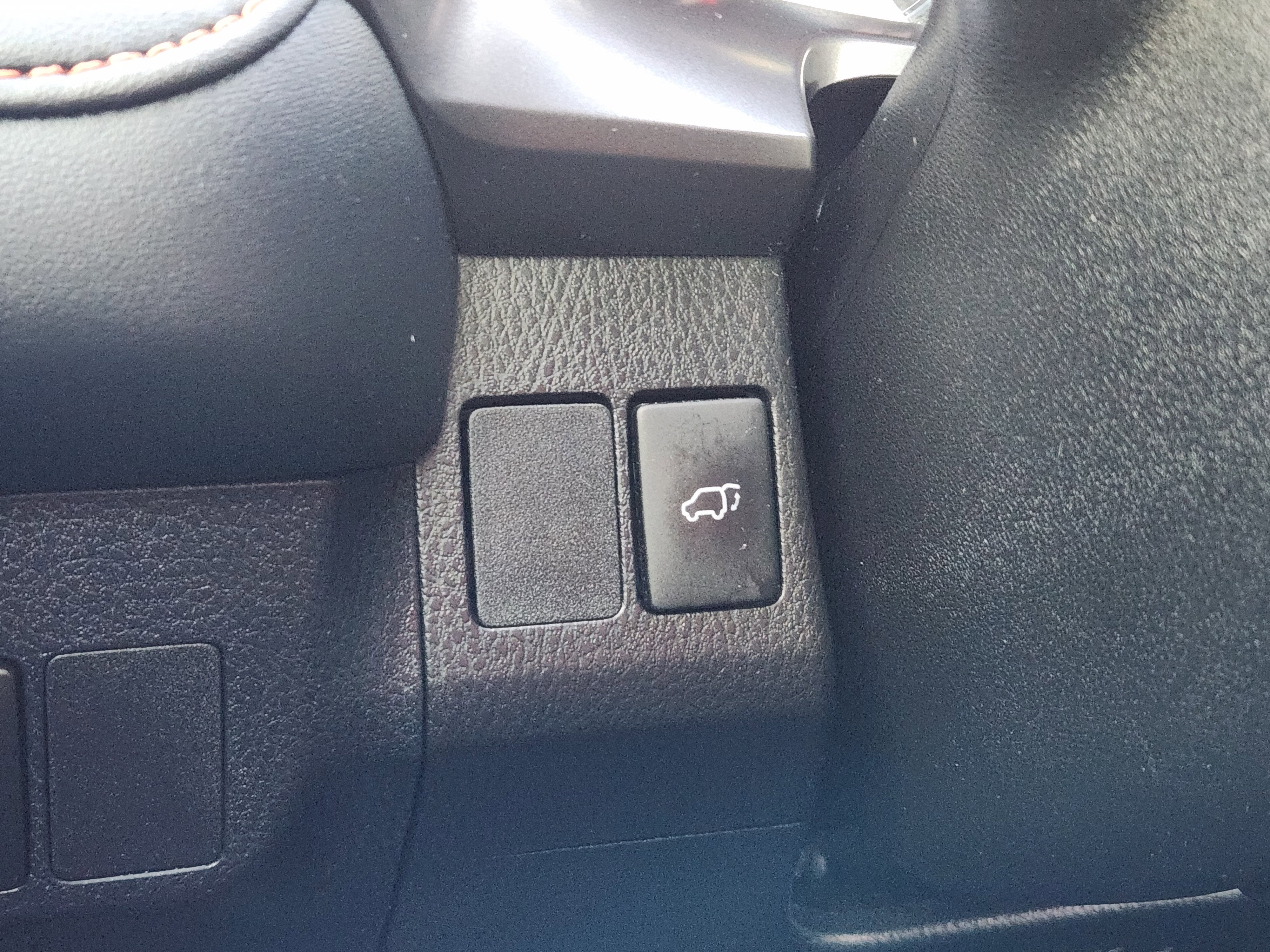 Used 2018 Toyota RAV4 SE image 27