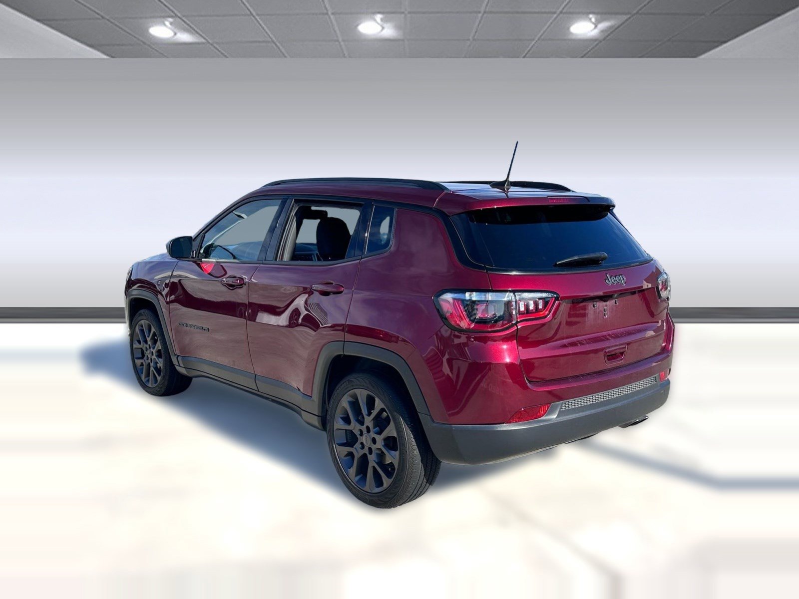 Used 2021 Jeep Compass Latitude w/ Sun and Sound Group image 3