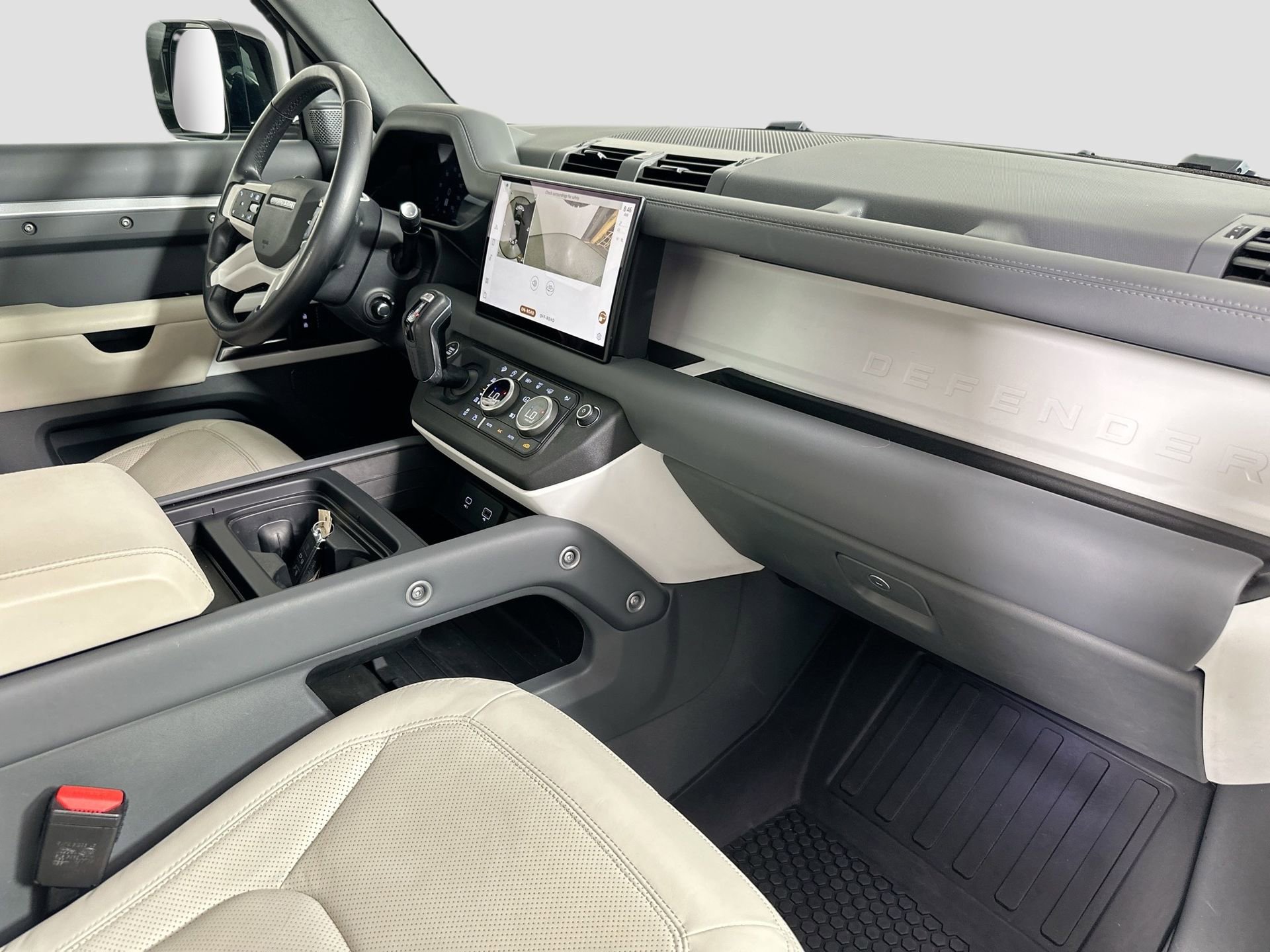 Used 2024 Land Rover Defender 110 SE image 32