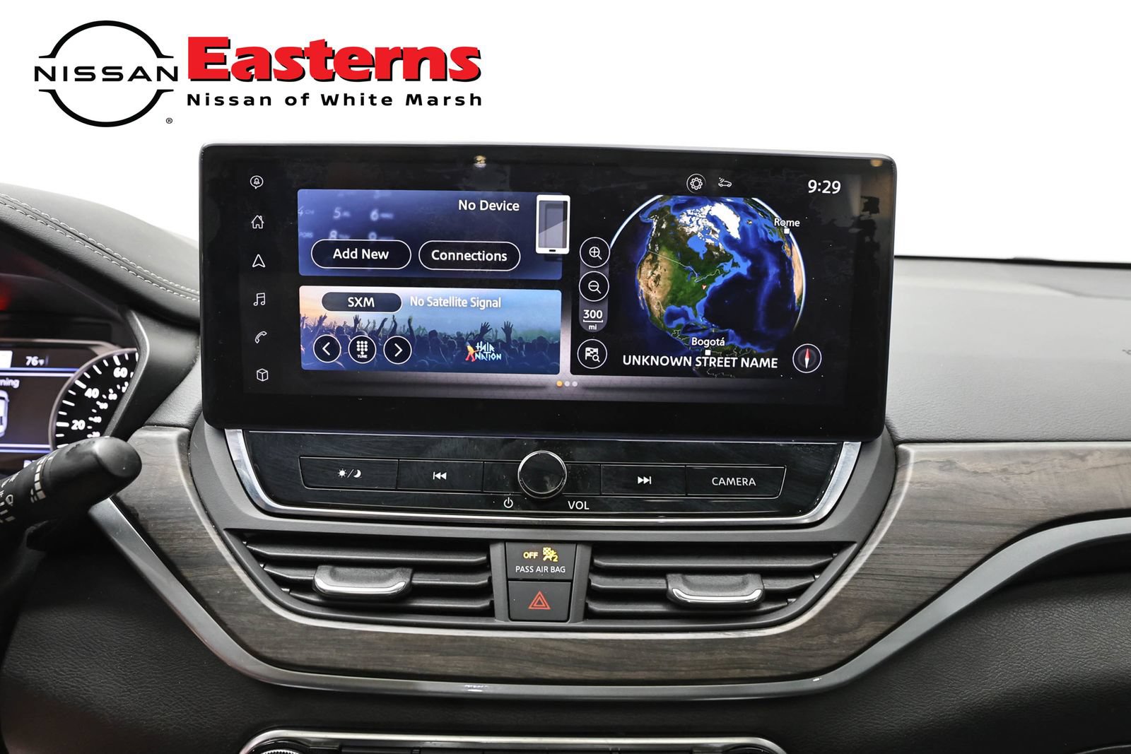 Used 2023 Nissan Altima 2.5 SV w/ SV Premium Package AWD/4WD image 12