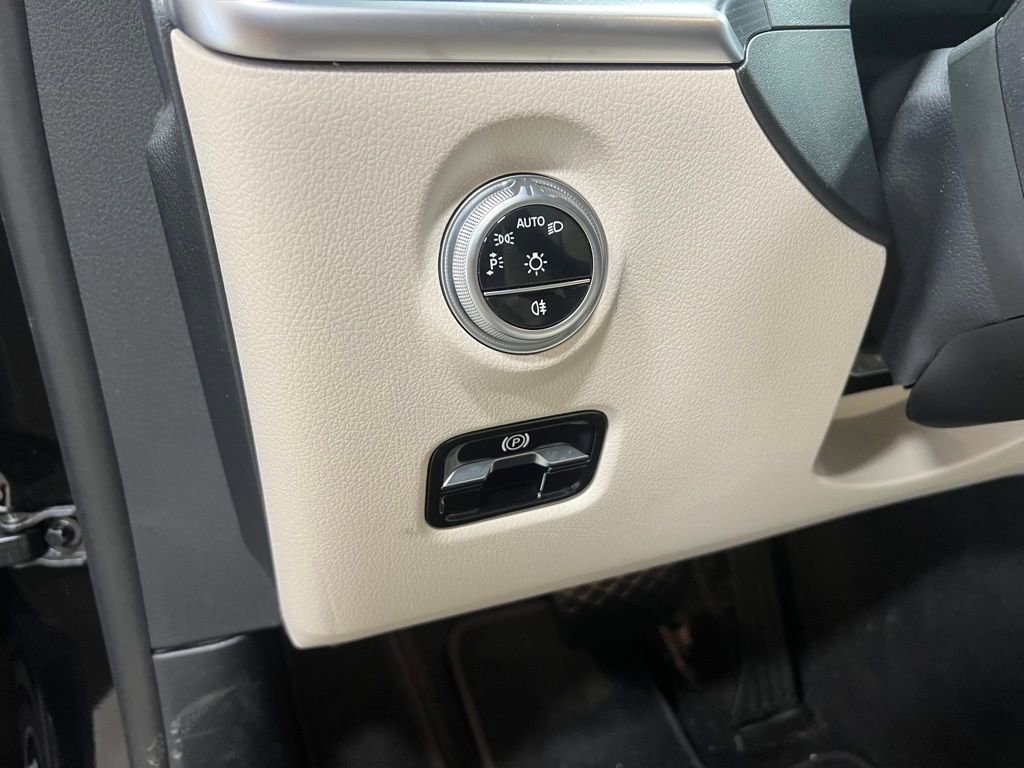 Used 2025 Mercedes-Benz C 300 4MATIC Sedan image 19