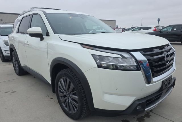Used 2022 Nissan Pathfinder SL w/ SL Premium Package image 1