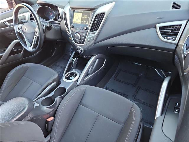 Used 2017 Hyundai Veloster Value Edition FWD image 21