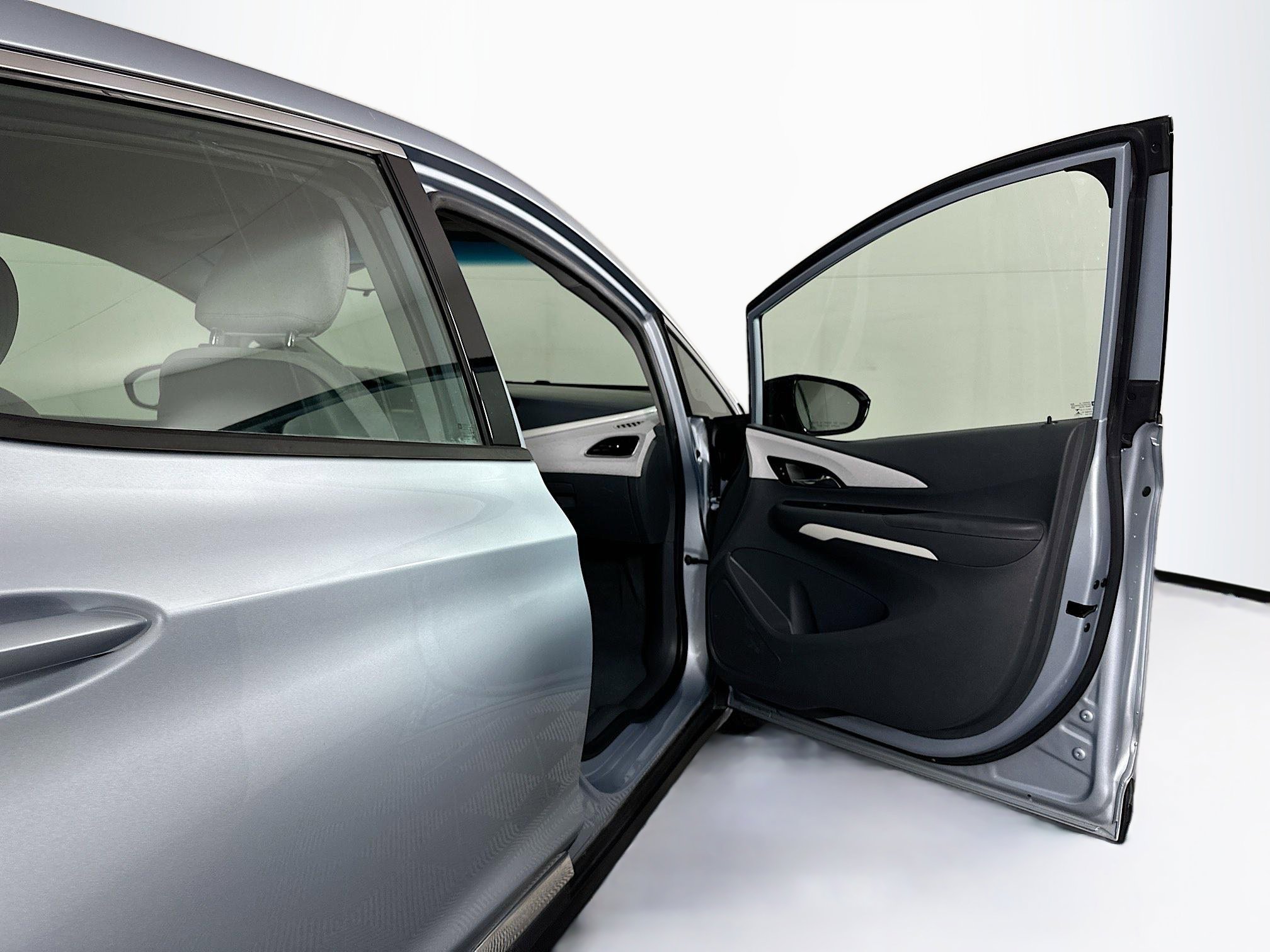 Used 2017 Chevrolet Bolt LT FWD image 29