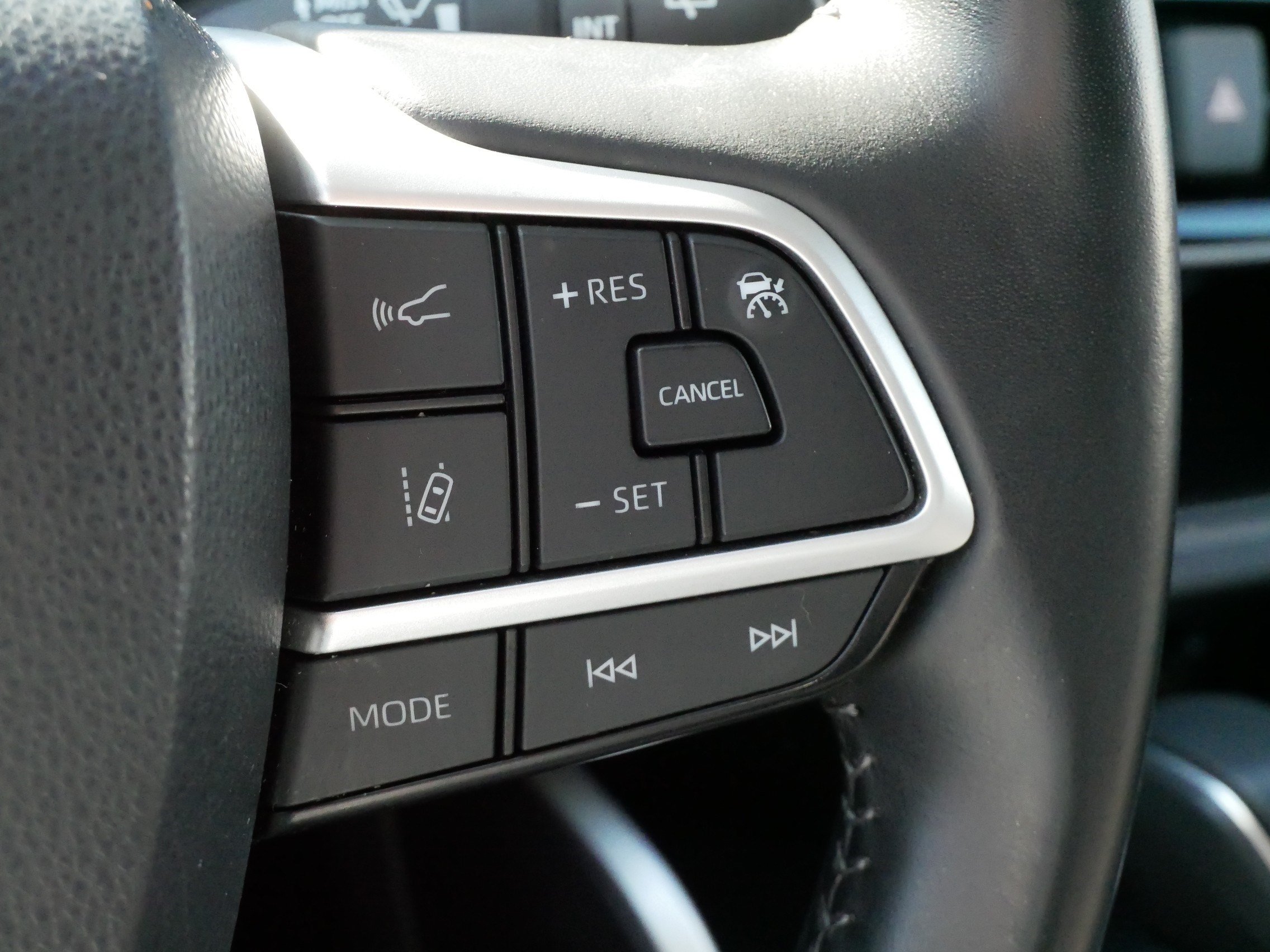 Certified 2024 Toyota Highlander LE AWD/4WD image 25