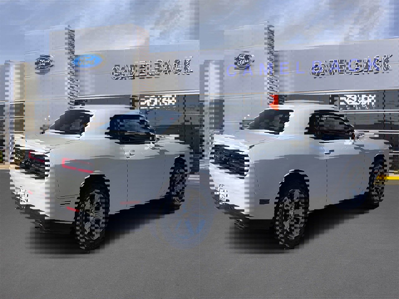 Used 2019 Dodge Challenger SXT image 5