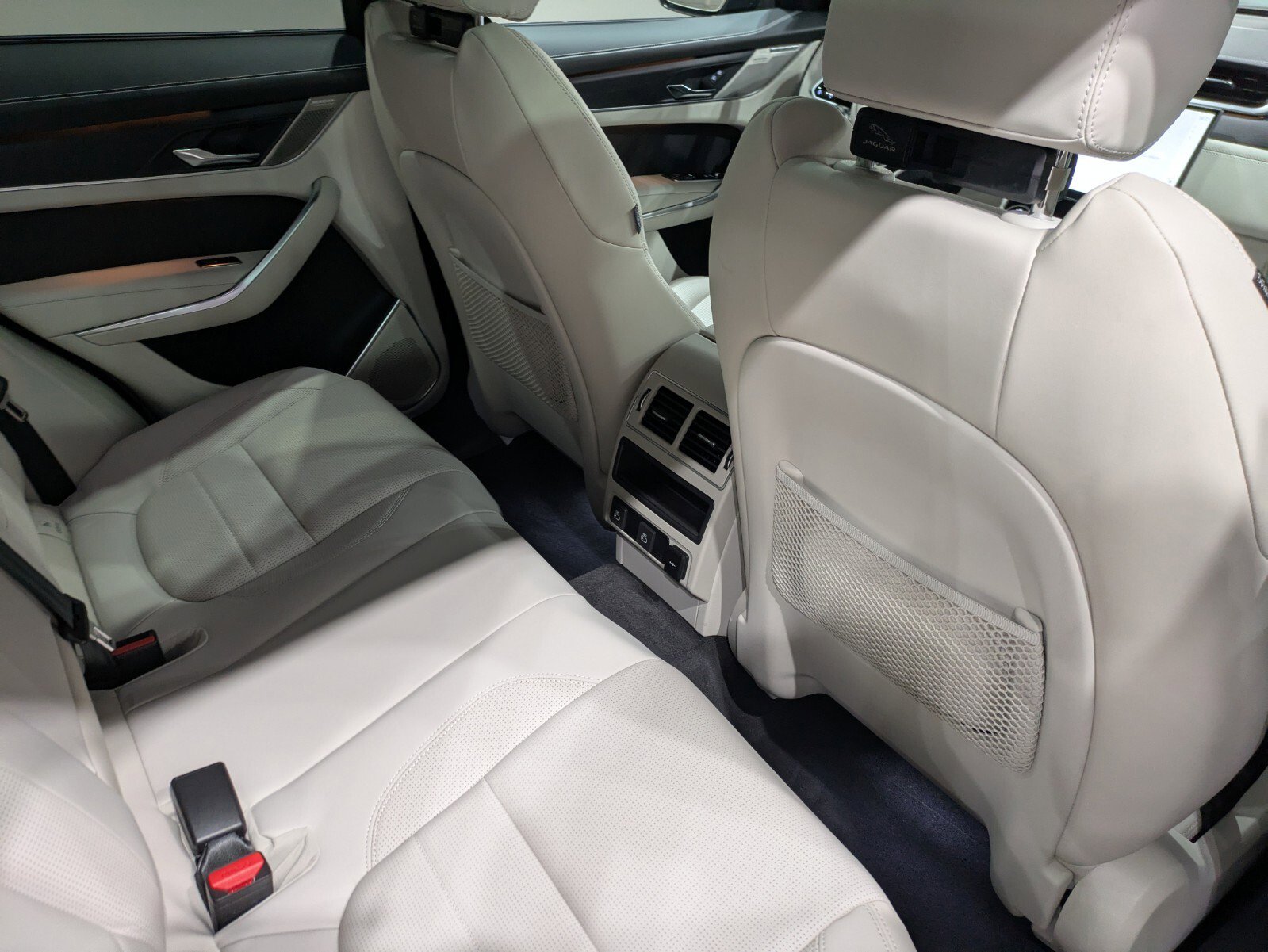 New 2026 Jaguar F-PACE R-Dynamic S image 26
