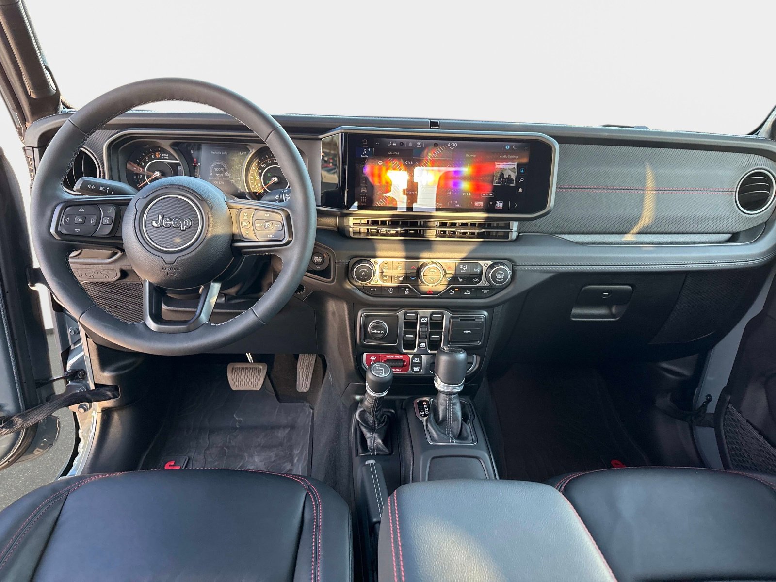 Certified 2025 Jeep Gladiator Rubicon w/ Safety Group image 17