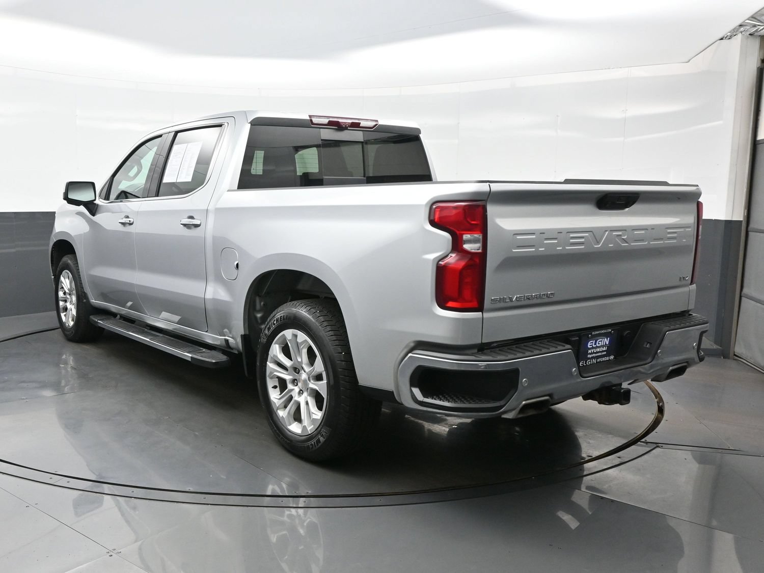 Used 2022 Chevrolet Silverado 1500 LTZ w/ LTZ Premium Package AWD/4WD image 4
