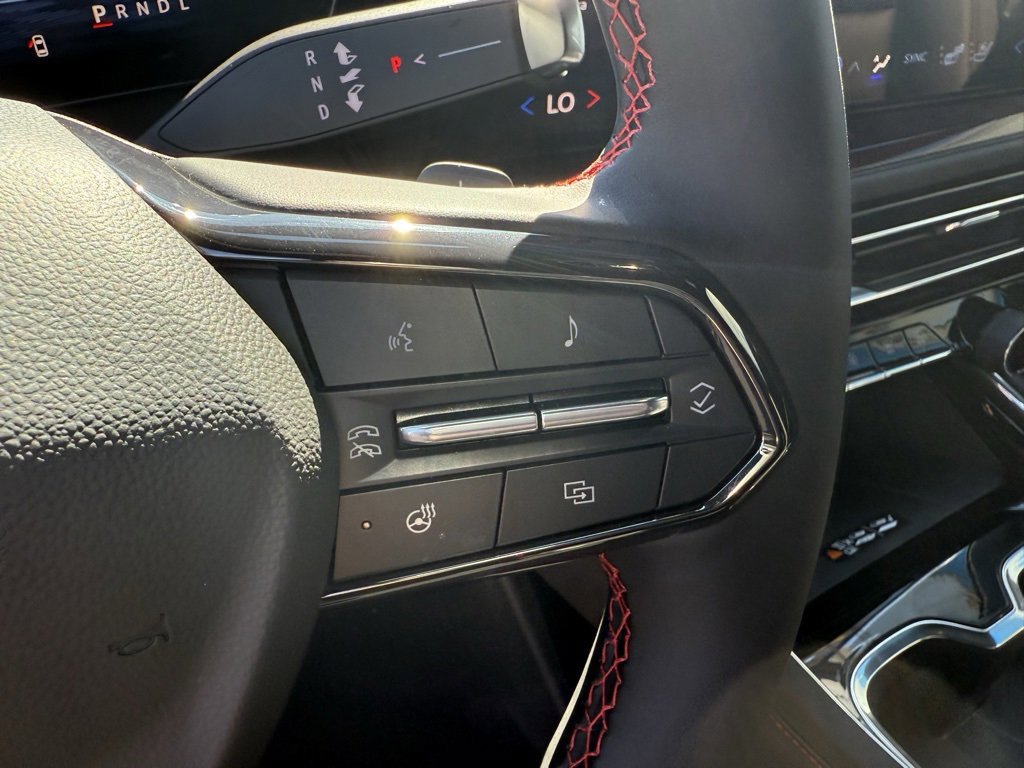 New 2026 Chevrolet Traverse RS w/ LPO, Floor Liner Package image 16