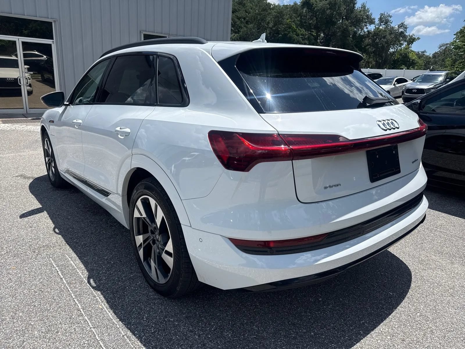 Used 2021 Audi e-tron Premium w/ Convenience Plus Package AWD/4WD image 11