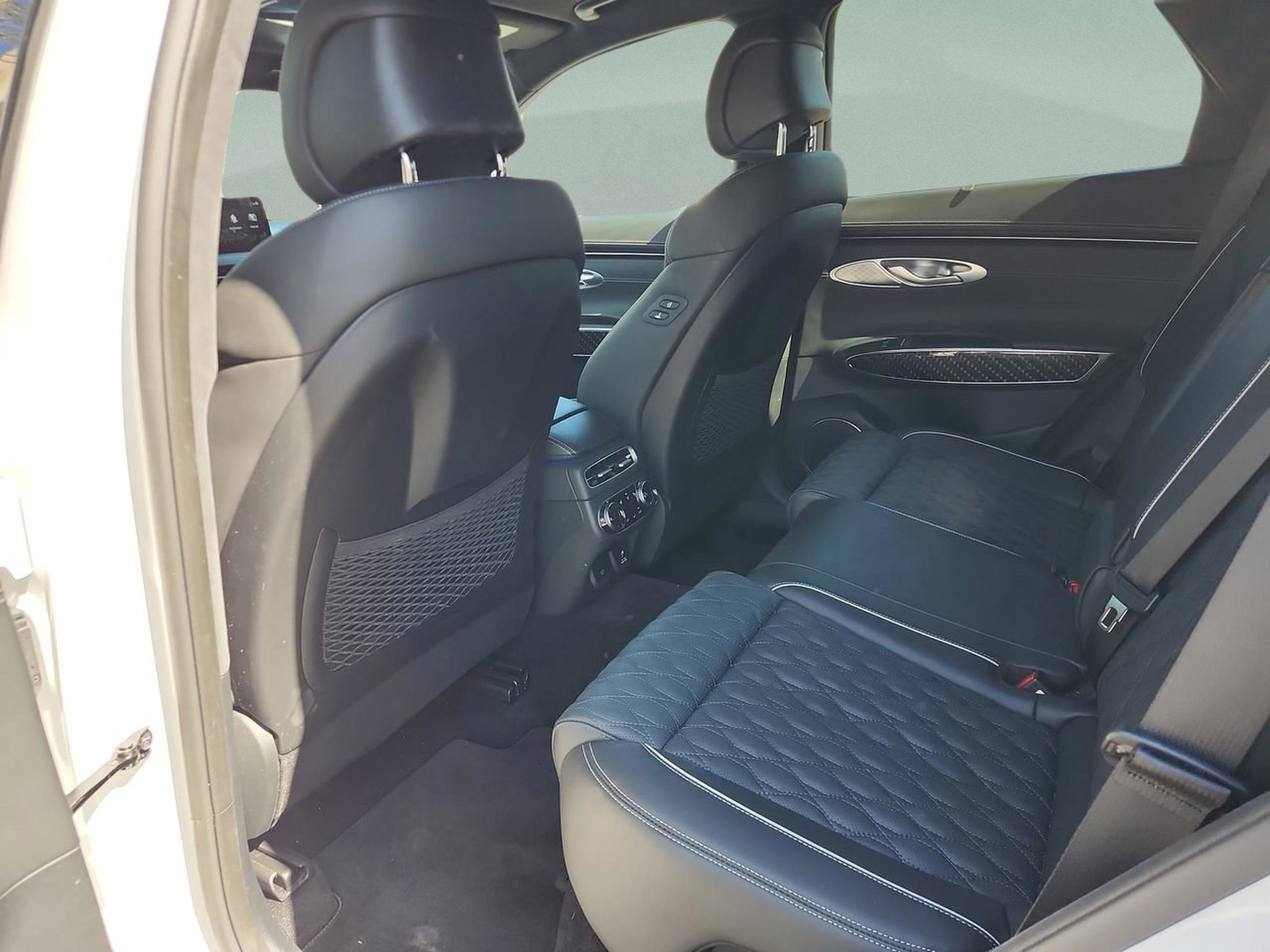 Used 2023 Genesis GV70 3.5T Sport w/ Sport Prestige Package AWD/4WD image 16