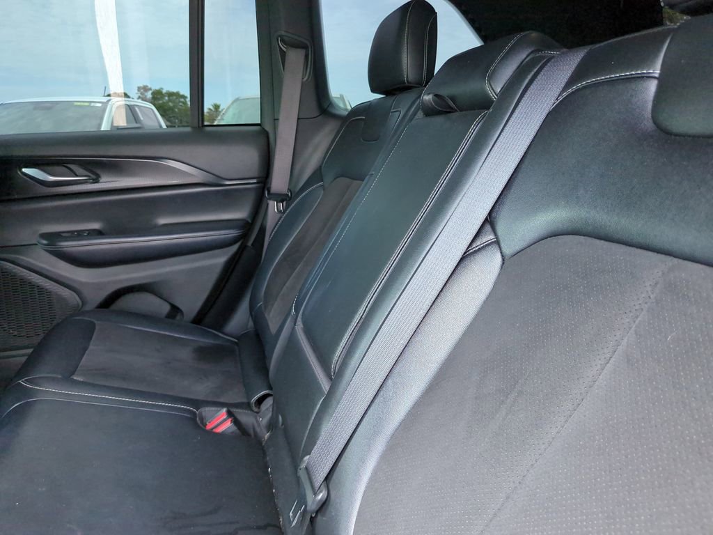 Used 2023 Jeep Grand Cherokee Altitude AWD/4WD image 20