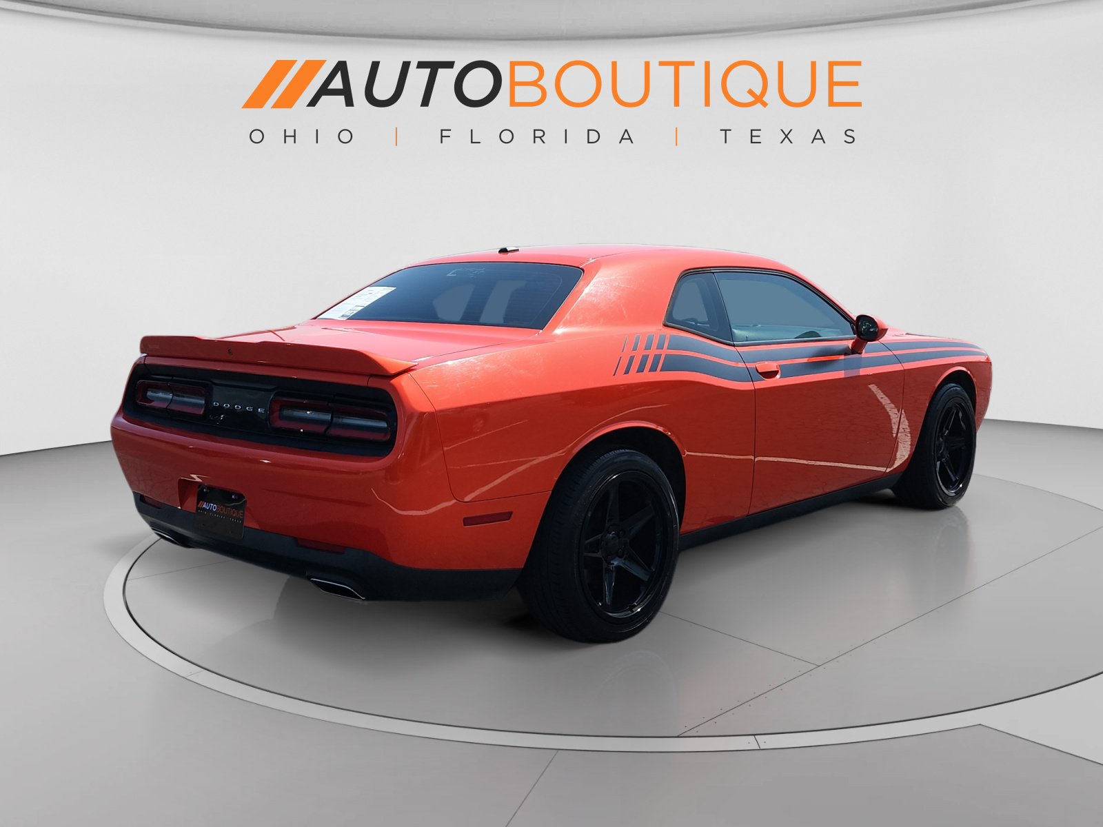 Used 2019 Dodge Challenger SXT RWD image 5