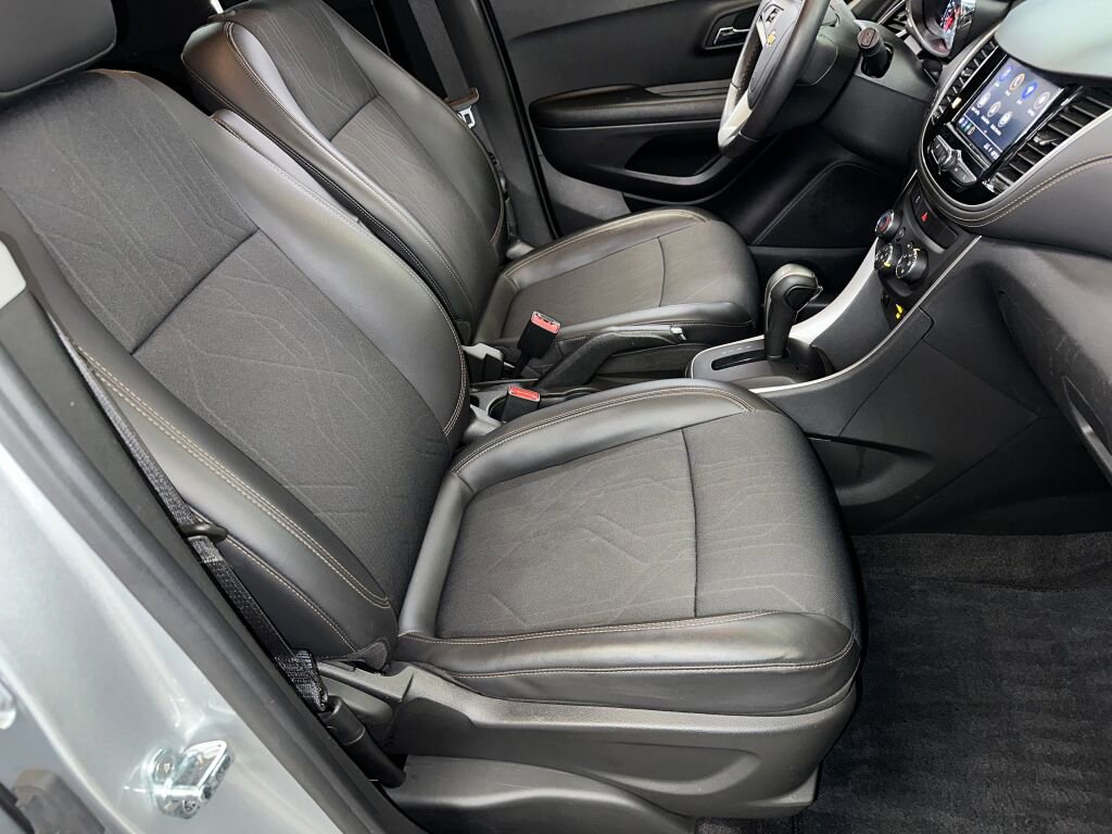 Certified 2022 Chevrolet Trax LT w/ Driver Confidence Package image 28