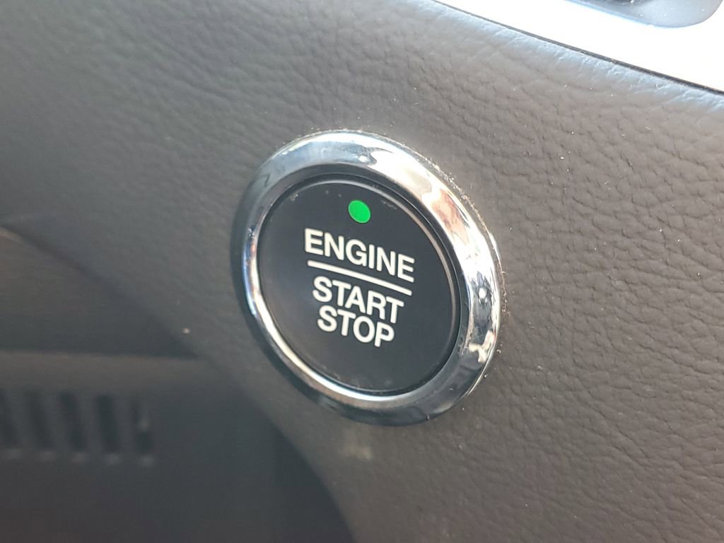 Used 2024 Ford Edge Titanium image 3