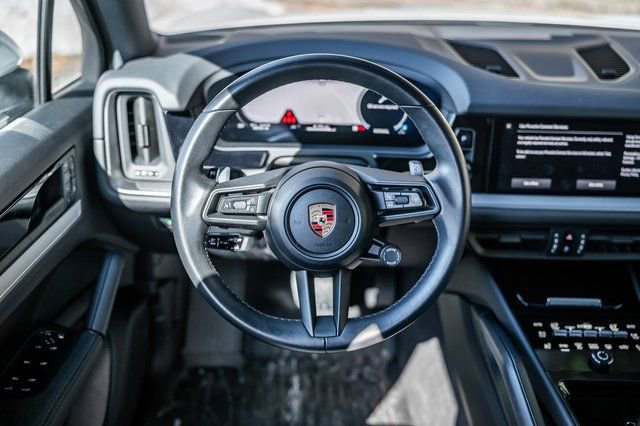 Used 2024 Porsche Cayenne image 25