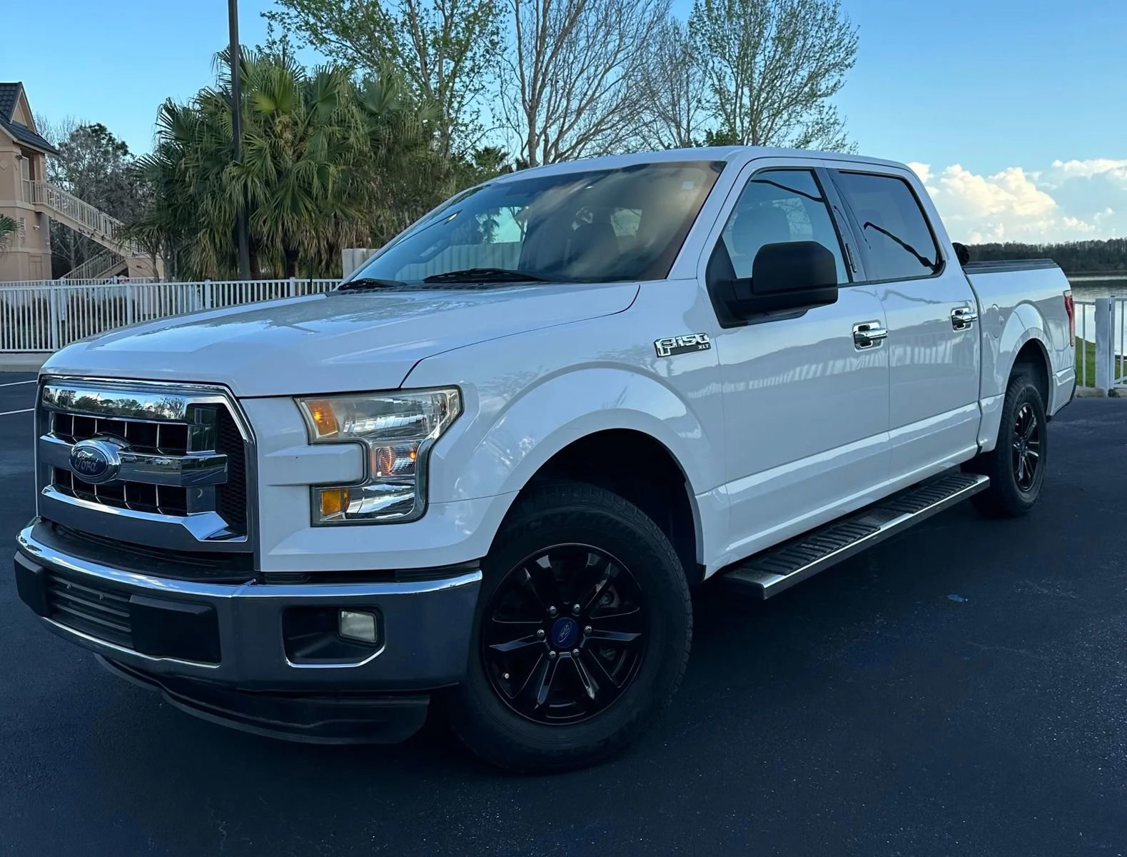 Used 2015 Ford F150 XLT image 1