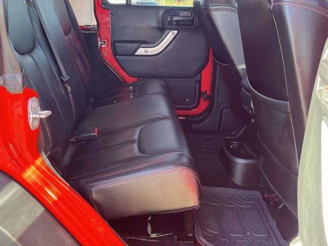 Used 2017 Jeep Wrangler Unlimited Rubicon w/ Connectivity Group AWD/4WD image 20