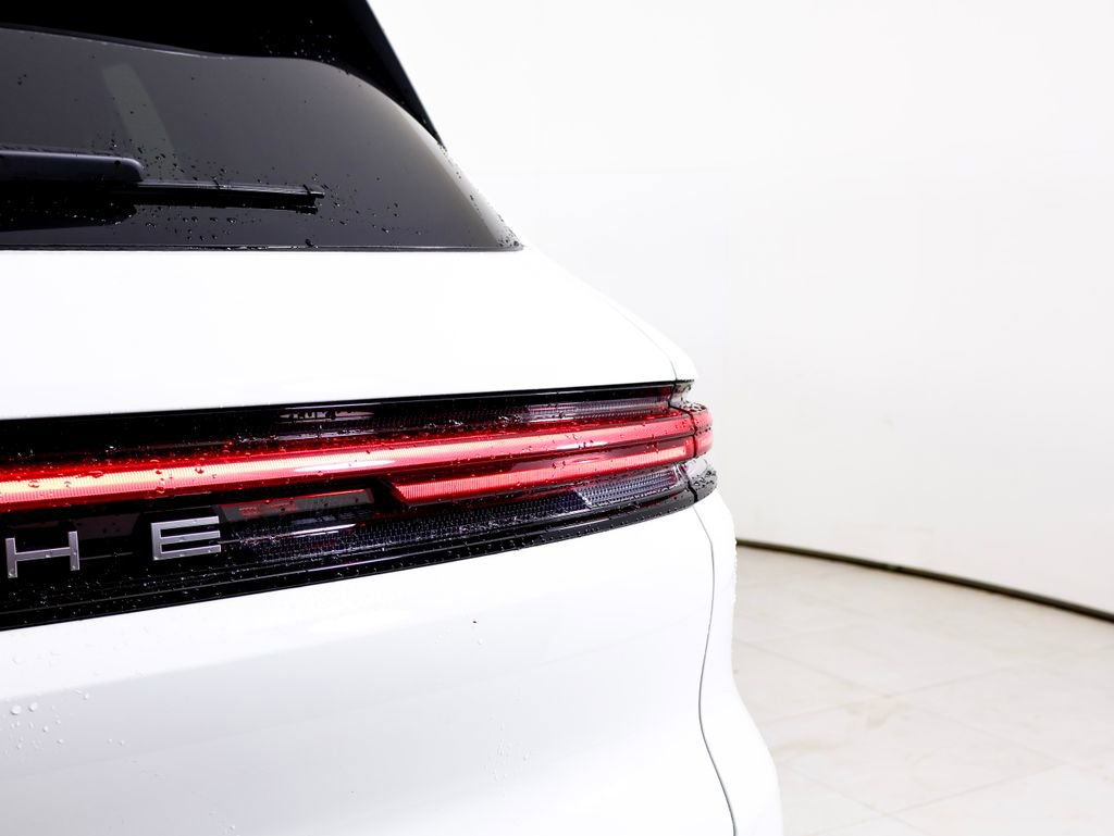 Certified 2025 Porsche Cayenne S AWD/4WD image 14