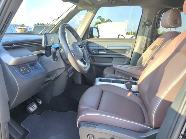 Used 2025 Volkswagen ID. Buzz Pro S RWD image 13