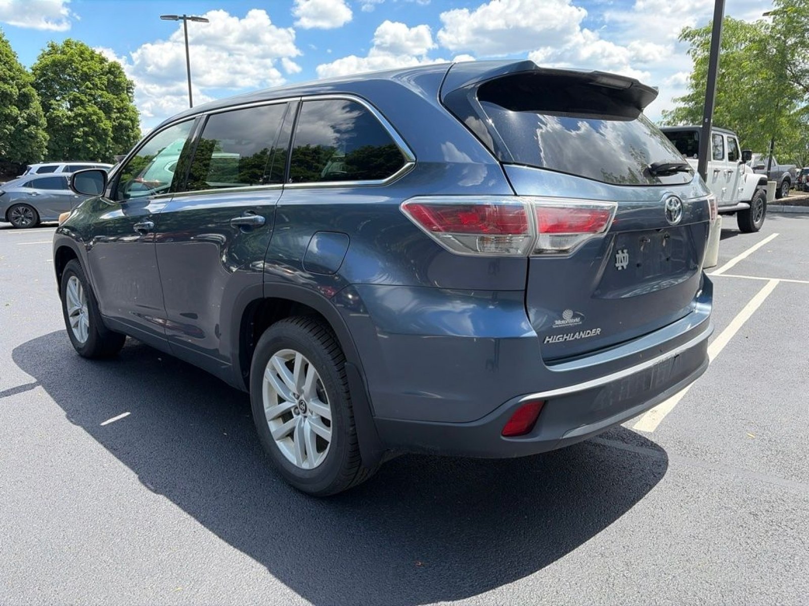 Used 2016 Toyota Highlander LE AWD/4WD image 8