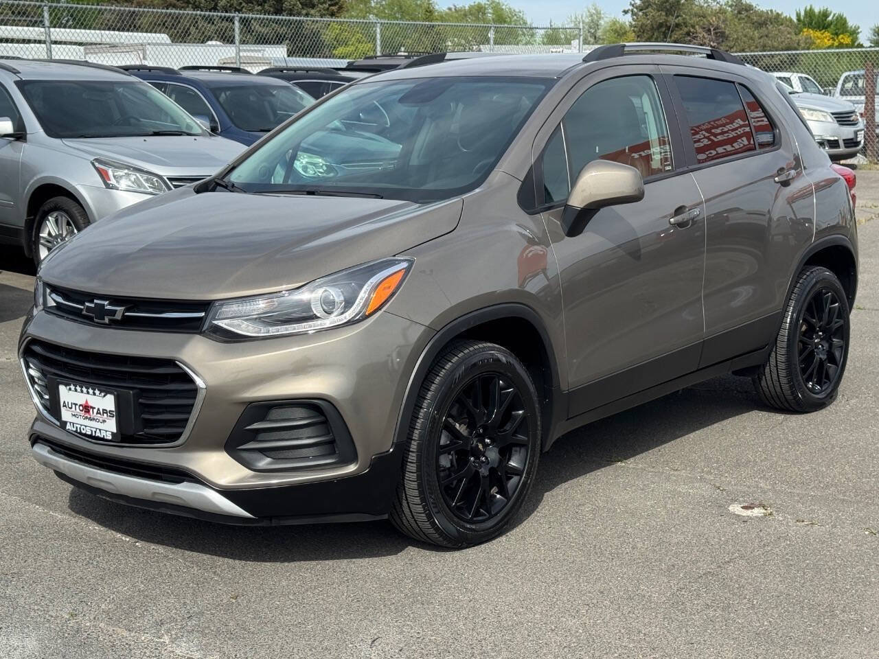 Used 2021 Chevrolet Trax LT w/ Premium Seat Package AWD/4WD image 1