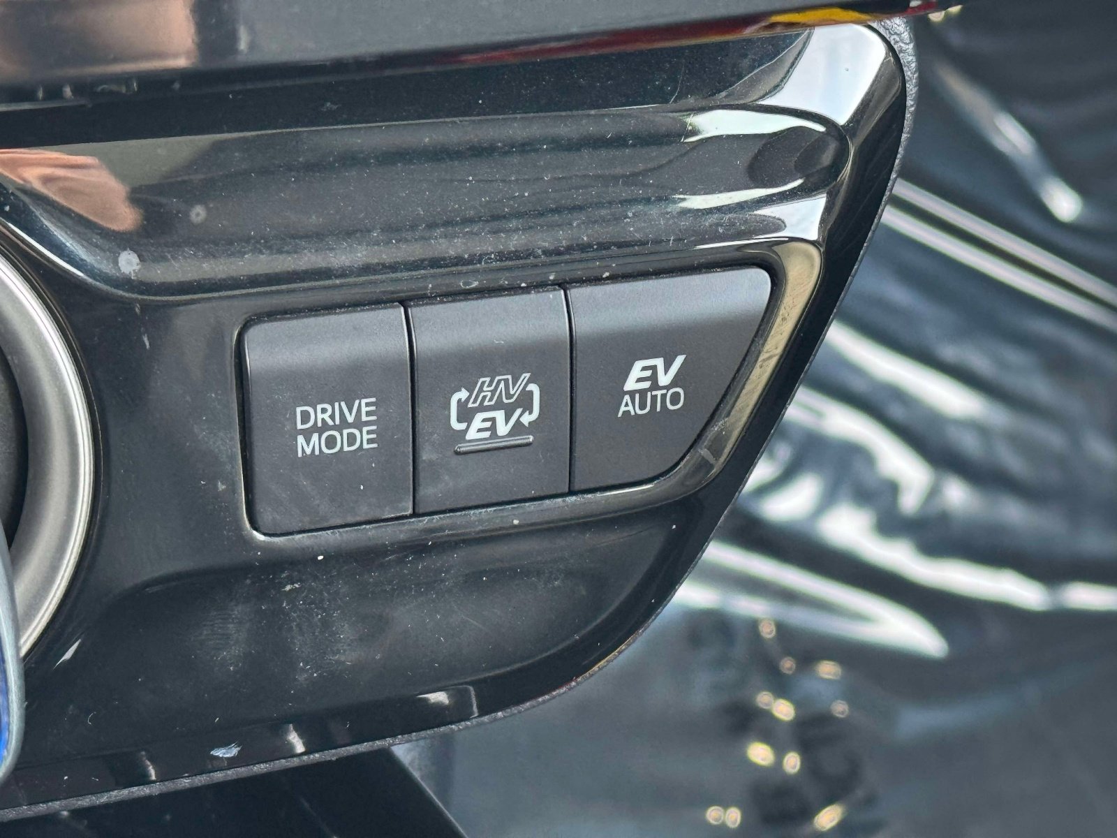 Used 2020 Toyota Prius Prime XLE FWD image 27