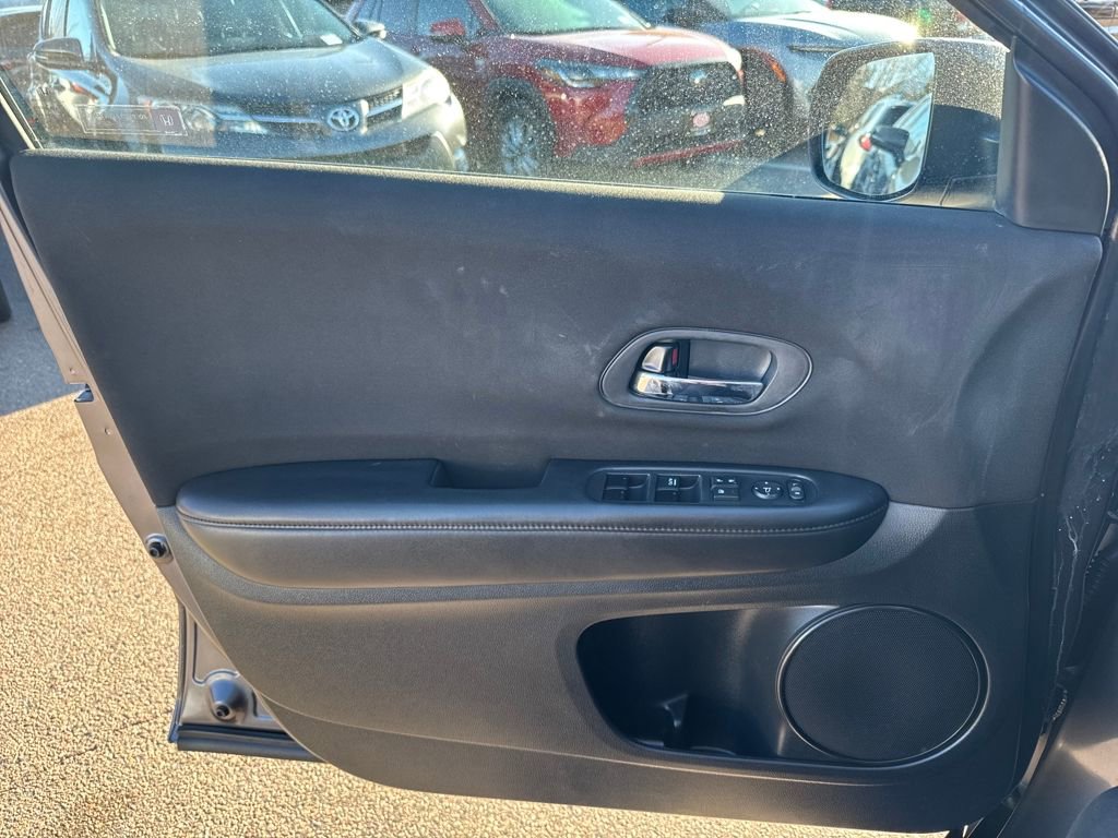 Used 2017 Honda HR-V LX image 31