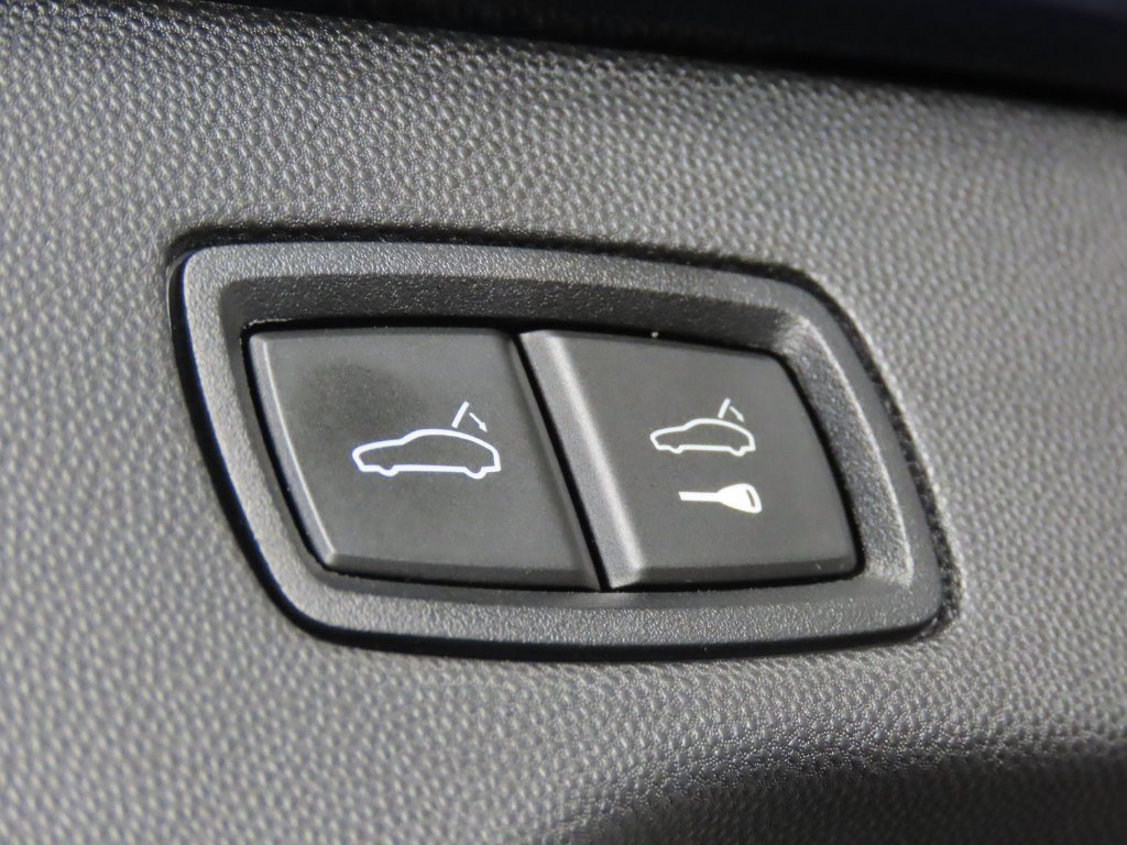 Certified 2024 Porsche Macan 4 Electric AWD/4WD image 49