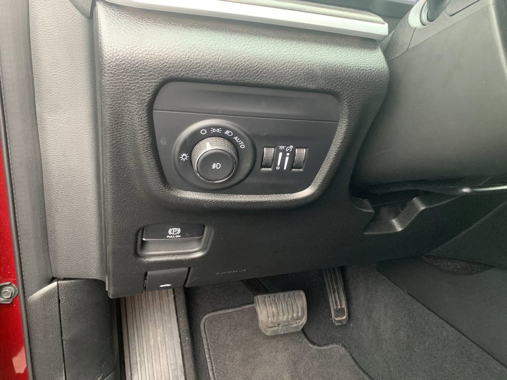 Used 2024 Jeep Grand Cherokee Limited image 30