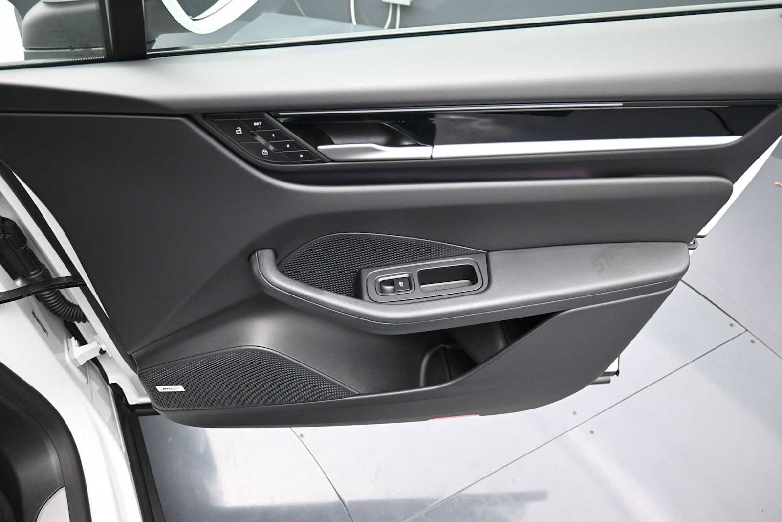 Certified 2025 Porsche Macan Electric RWD image 22