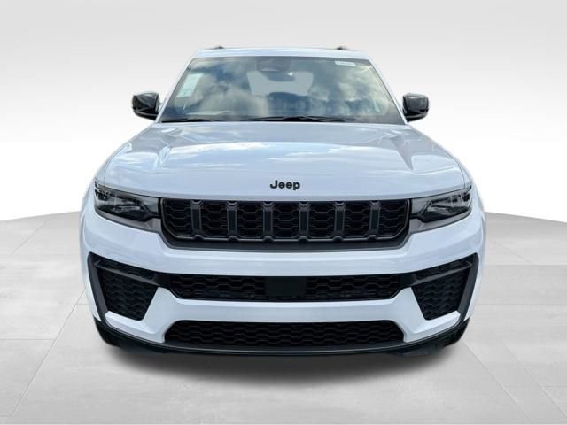 New 2026 Jeep Grand Cherokee Altitude image 2