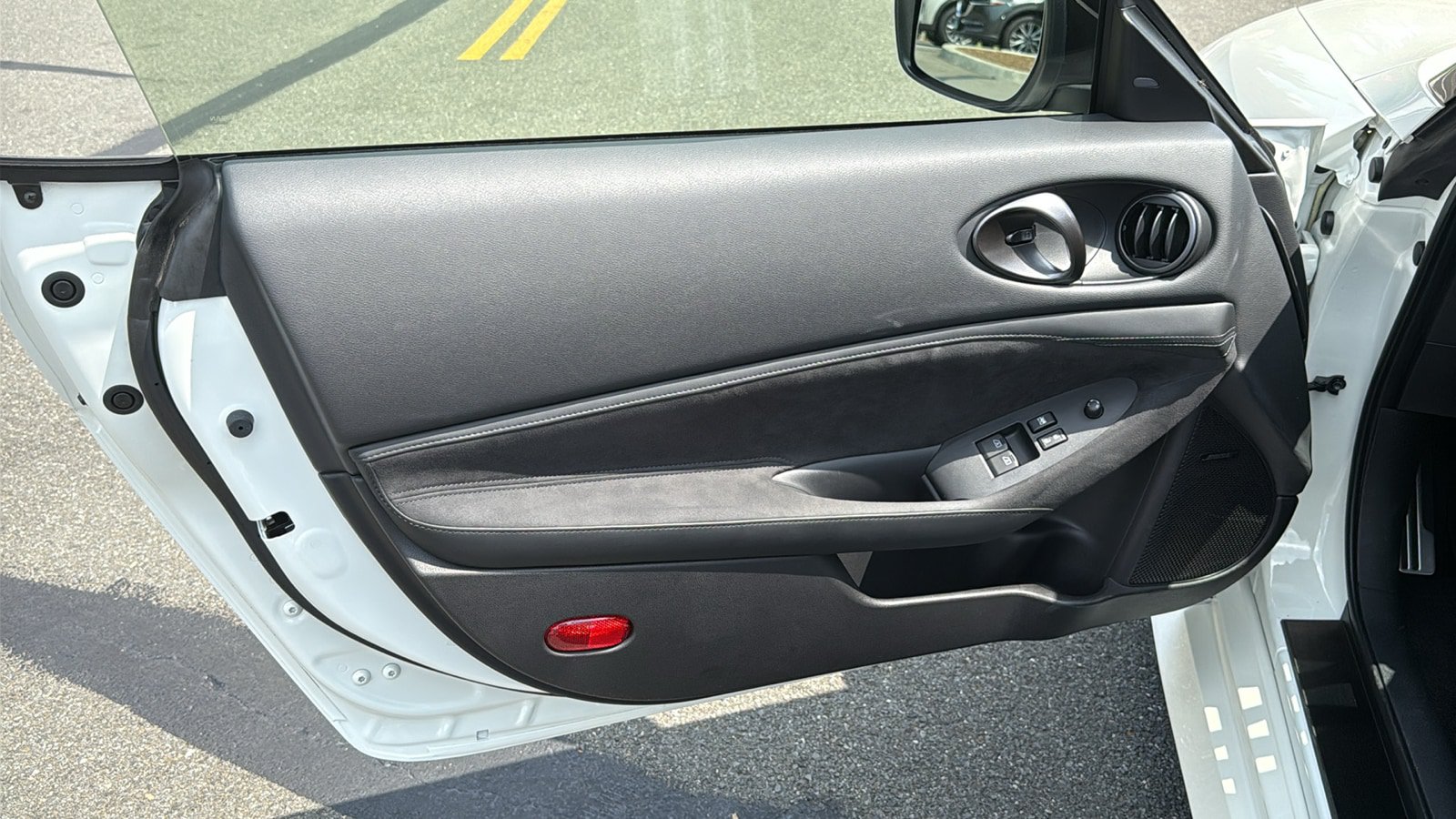 Used 2025 Nissan Z Performance w/ Floor Mat Package RWD image 7