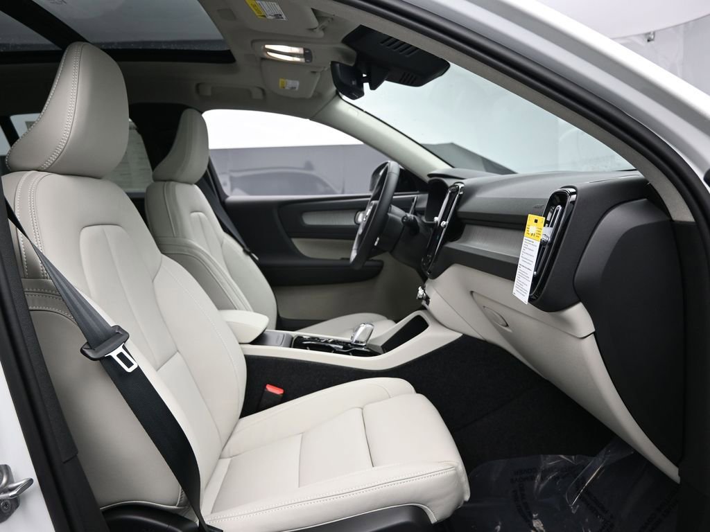 New 2026 Volvo XC40 B5 Ultra w/ Climate Package image 28
