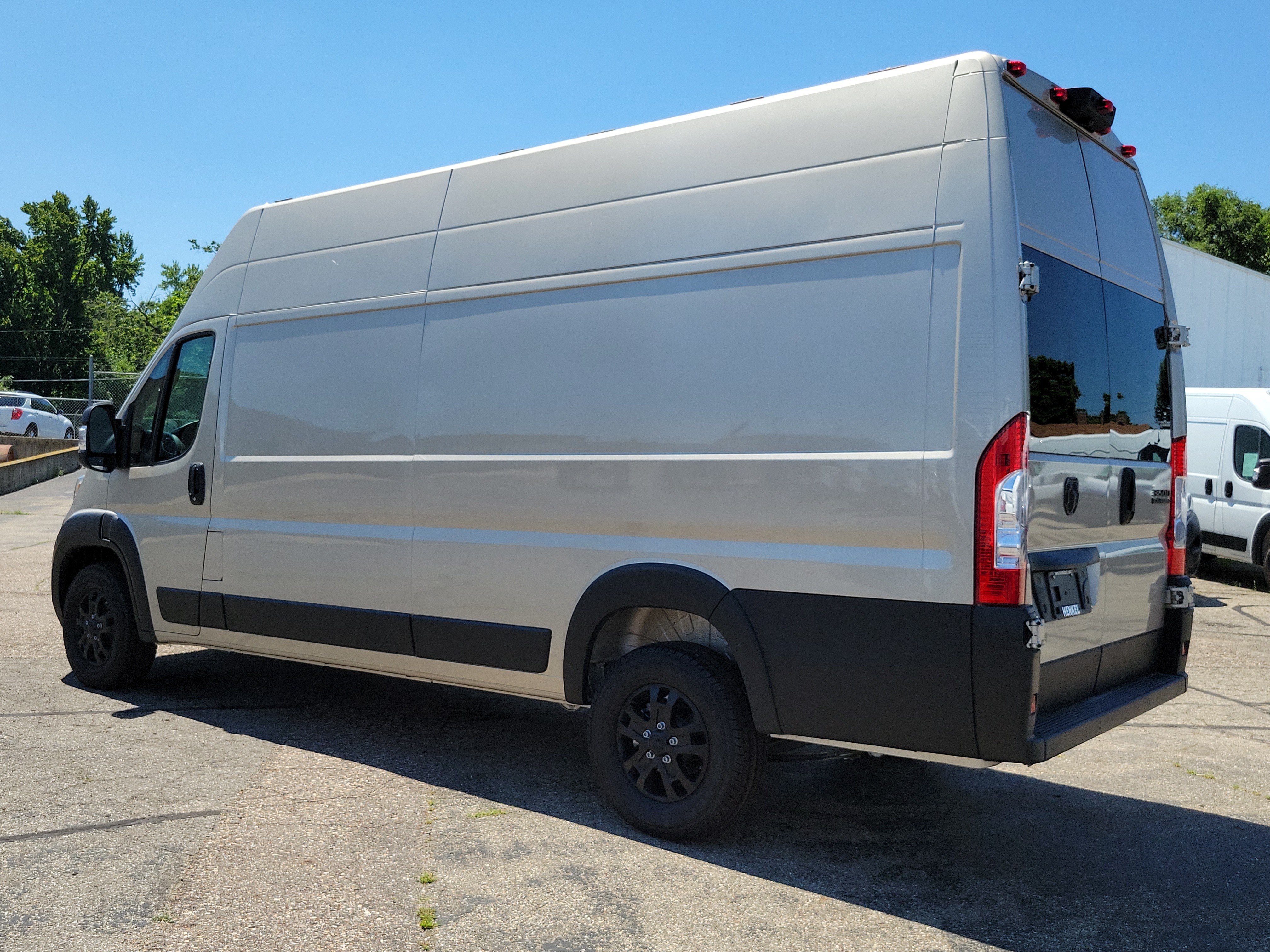 Used 2026 RAM ProMaster 3500 w/ Quick Order Package 22G SLT FWD image 3