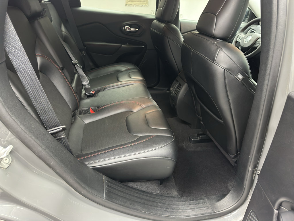 Used 2022 Jeep Cherokee Trailhawk AWD/4WD image 15