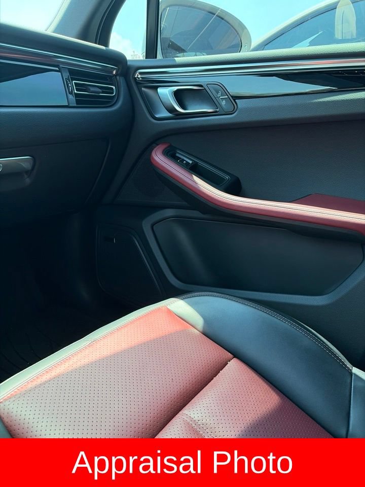 Certified 2024 Porsche Macan S AWD/4WD image 7
