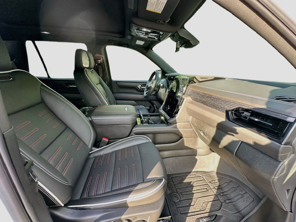 Used 2026 GMC Yukon AT4 Ultimate w/ LPO, Illumination Package AWD/4WD image 32