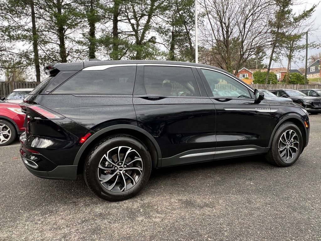 Used 2025 Lincoln Nautilus Premier w/ Equipment Group 102A image 8