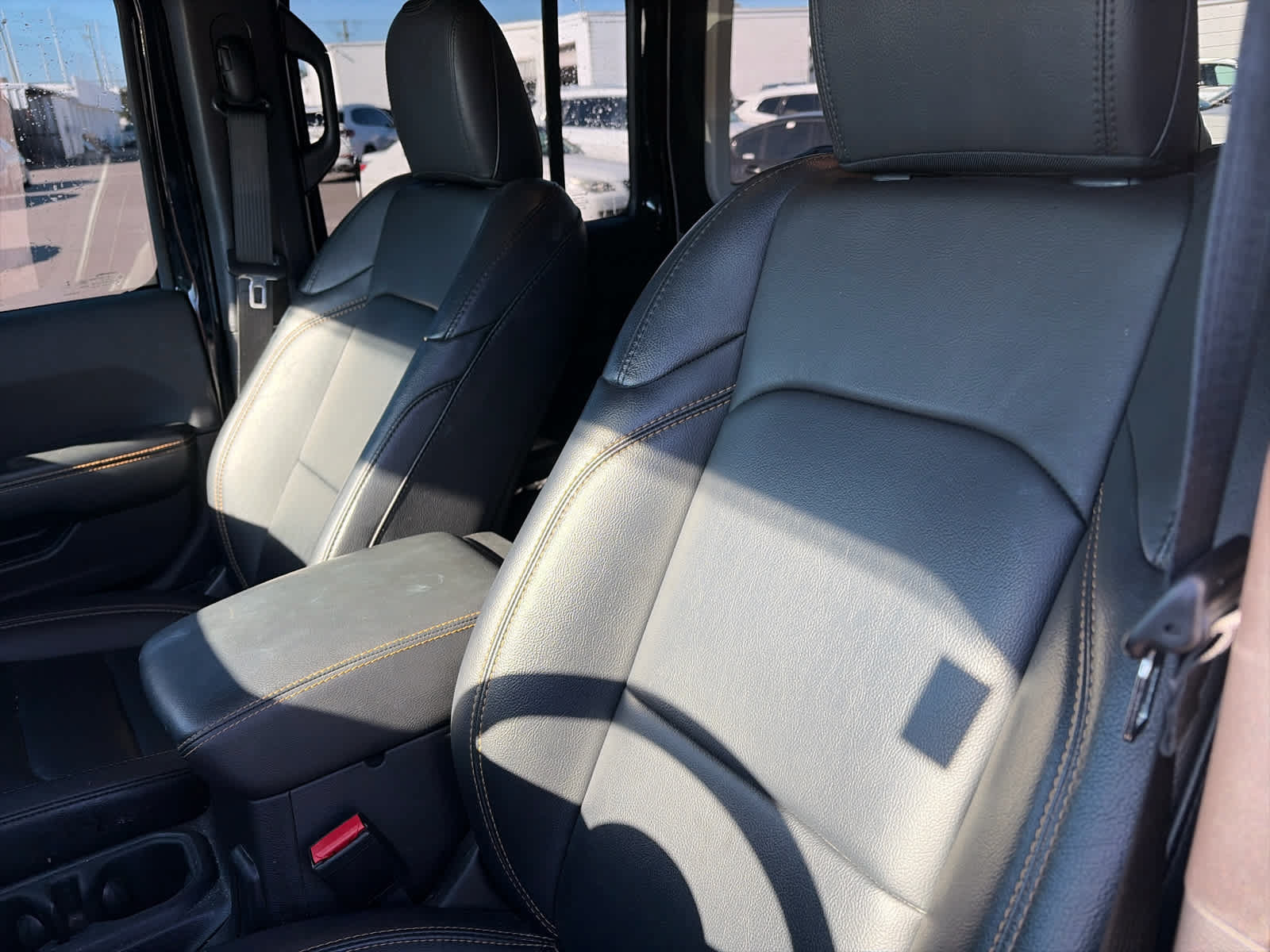 Used 2024 Jeep Wrangler Unlimited Sahara w/ Technology Group AWD/4WD image 8