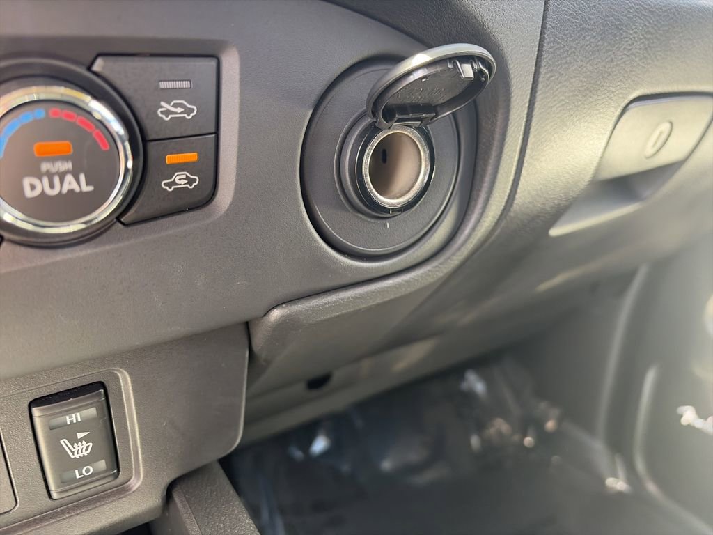 Used 2024 Nissan Frontier SL w/ Technology Package RWD image 28