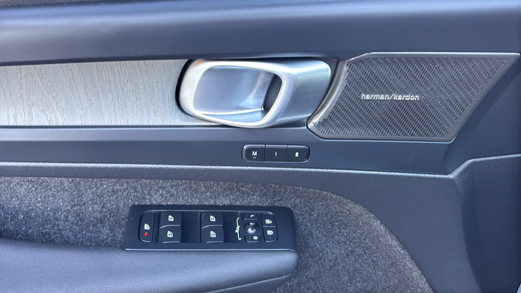 Certified 2026 Volvo XC40 B5 Plus AWD/4WD image 14