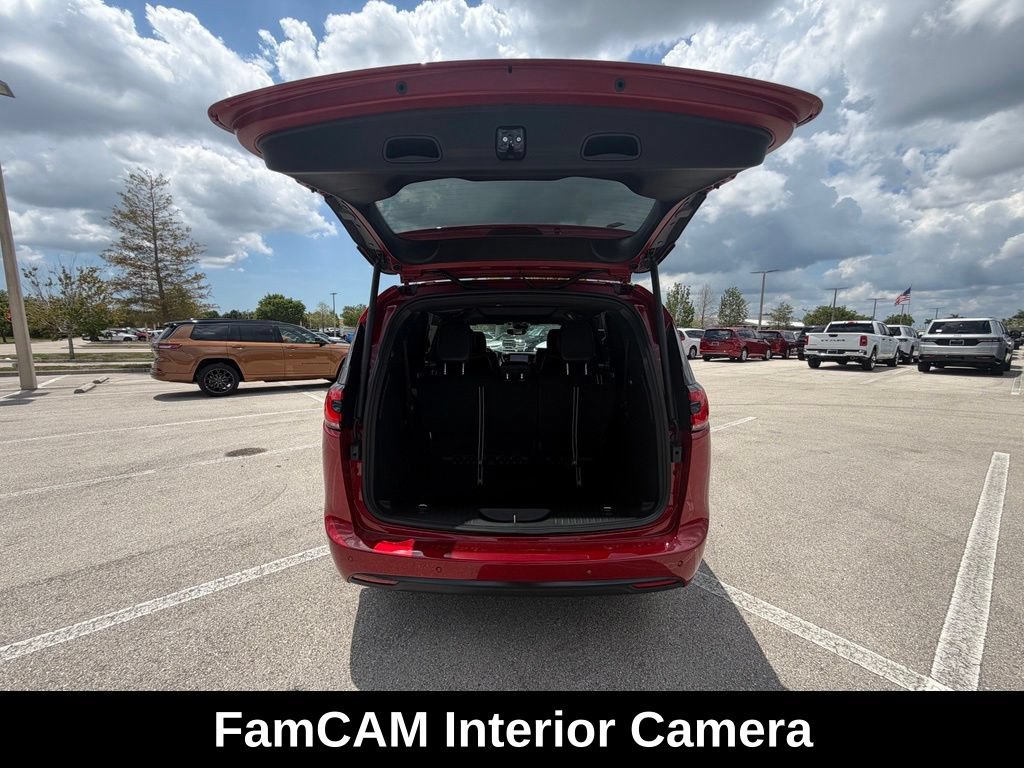 New 2027 Chrysler Pacifica Limited FWD image 38