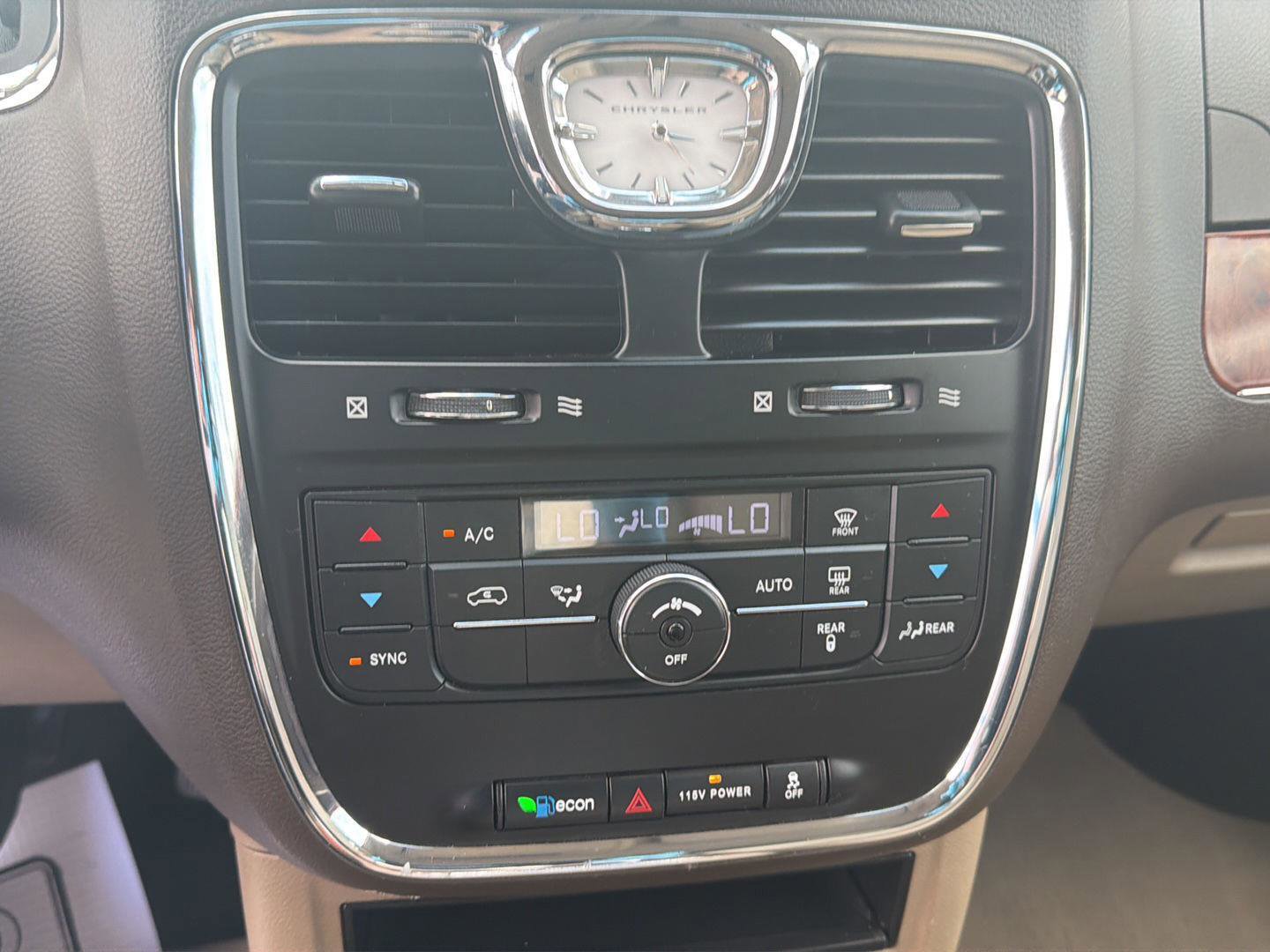 Used 2016 Chrysler Town & Country Touring FWD image 26