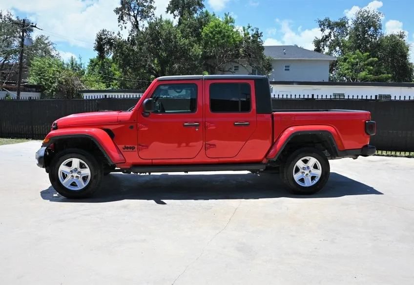 Used 2023 Jeep Gladiator Sport AWD/4WD image 7